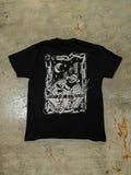 Schwarzes TiPTOE T-Shirt im Flatlay mit großem illustrativem Backprint