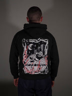 Rückansicht des schwarzen Hoodies mit großflächigem Backprint