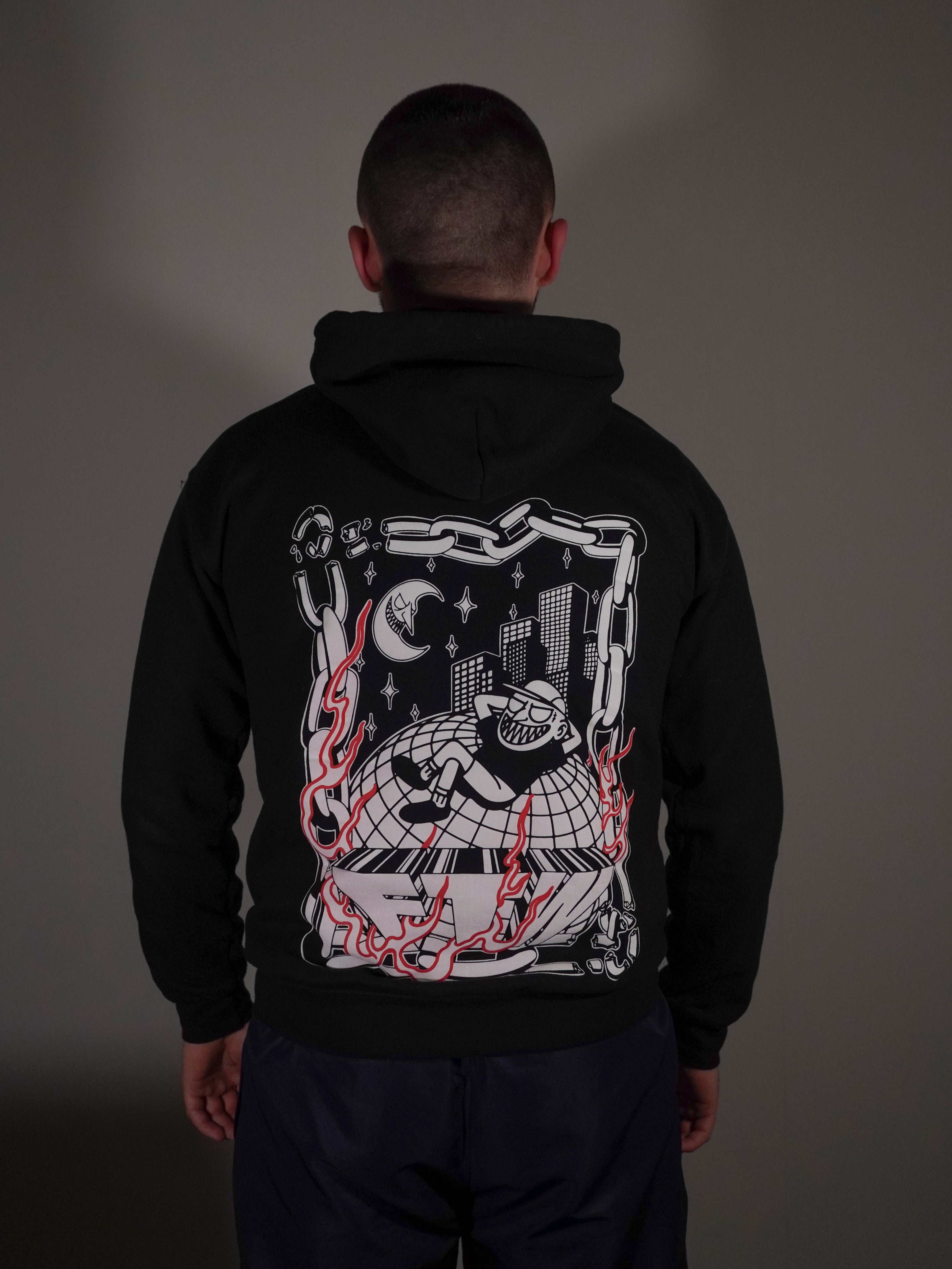 Rückansicht des schwarzen Hoodies mit großflächigem Backprint