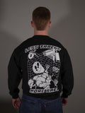 Schwarzer TiPTOE Sweater getragen von Model mit großem Backprint